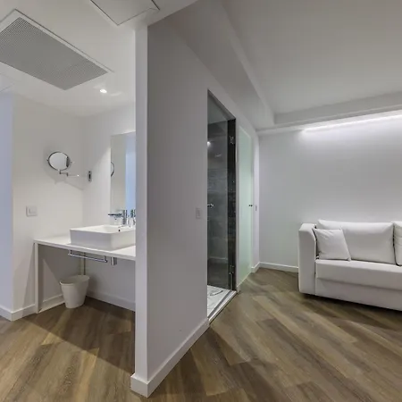 Triton Hotel 4*