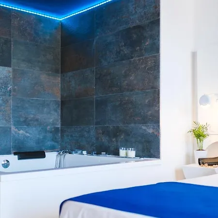 Hotel Triton