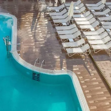 Hotel Triton